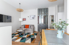 Lounge in a cosy apartment on Canal Saint-Martin